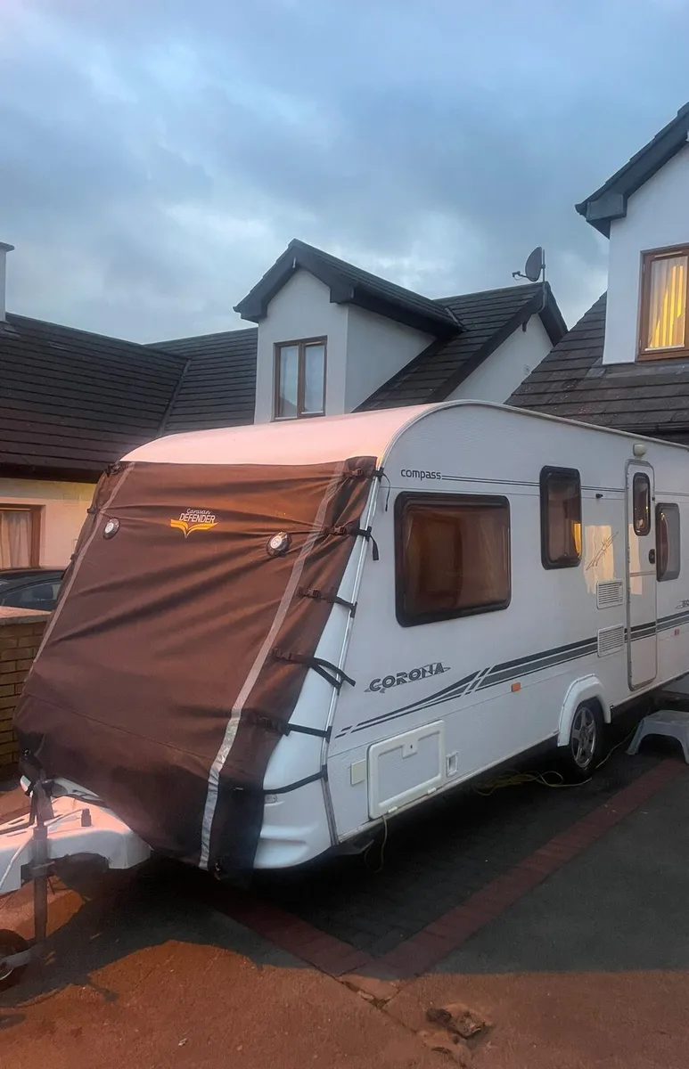 Lightweight Compass 5/6 berth with Full Awning - Image 4