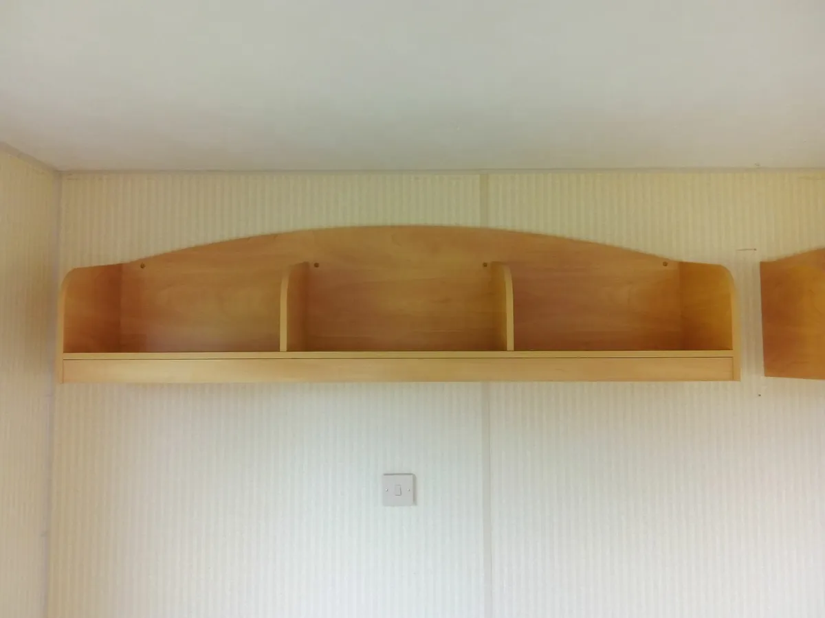 Pair of wall shelves - Image 2