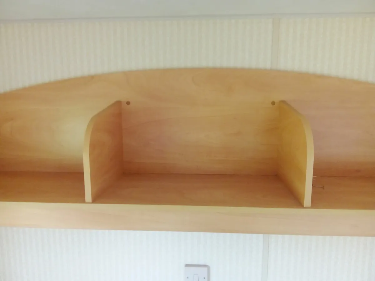Pair of wall shelves - Image 3