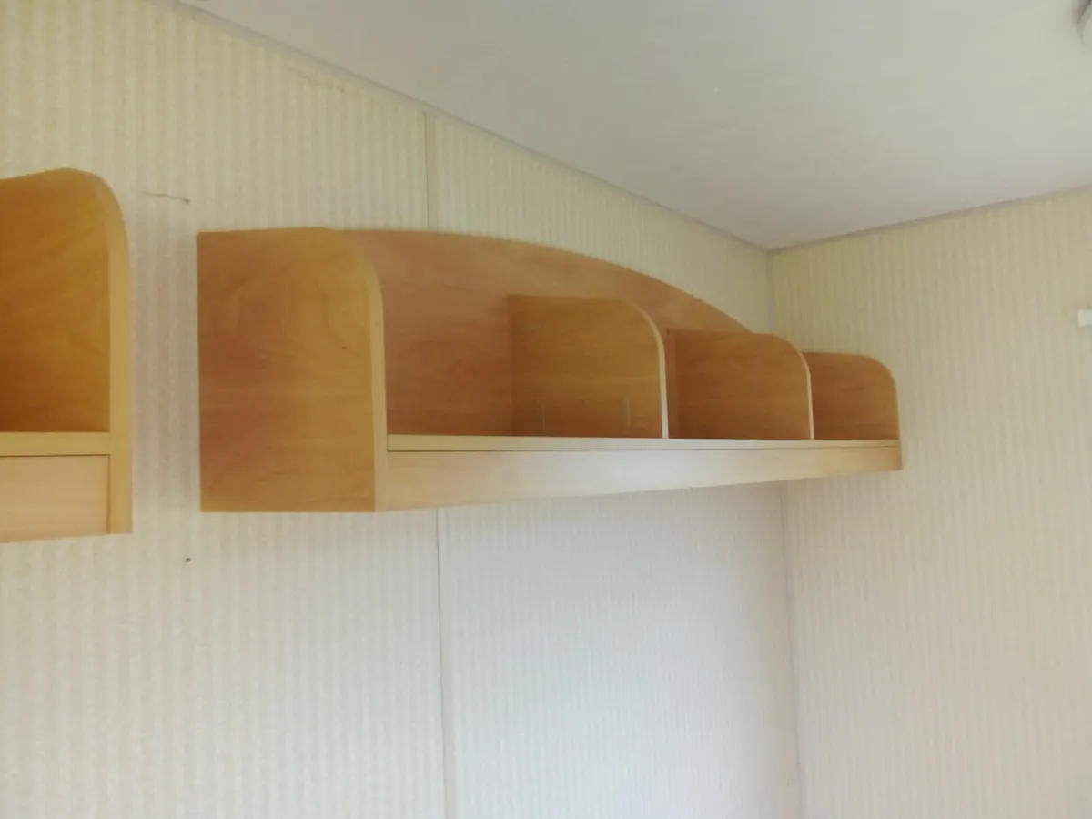 Pair of wall shelves - Image 4