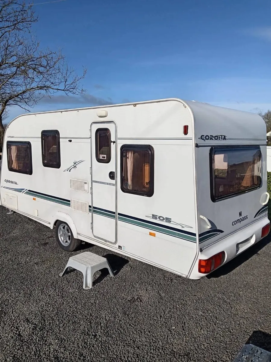 Lightweight Compass 5/6 berth with Full Awning - Image 1