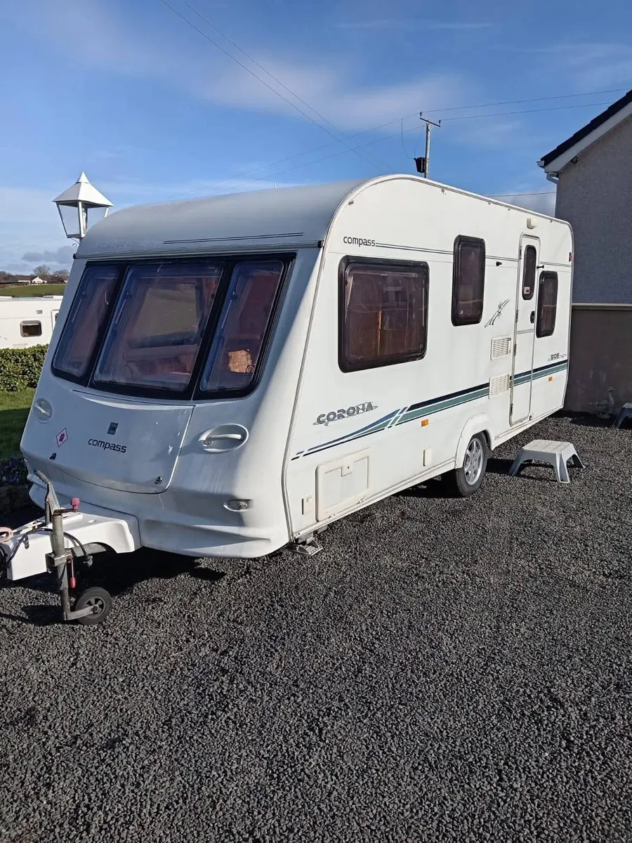 Lightweight Compass 5/6 berth with Full Awning - Image 2