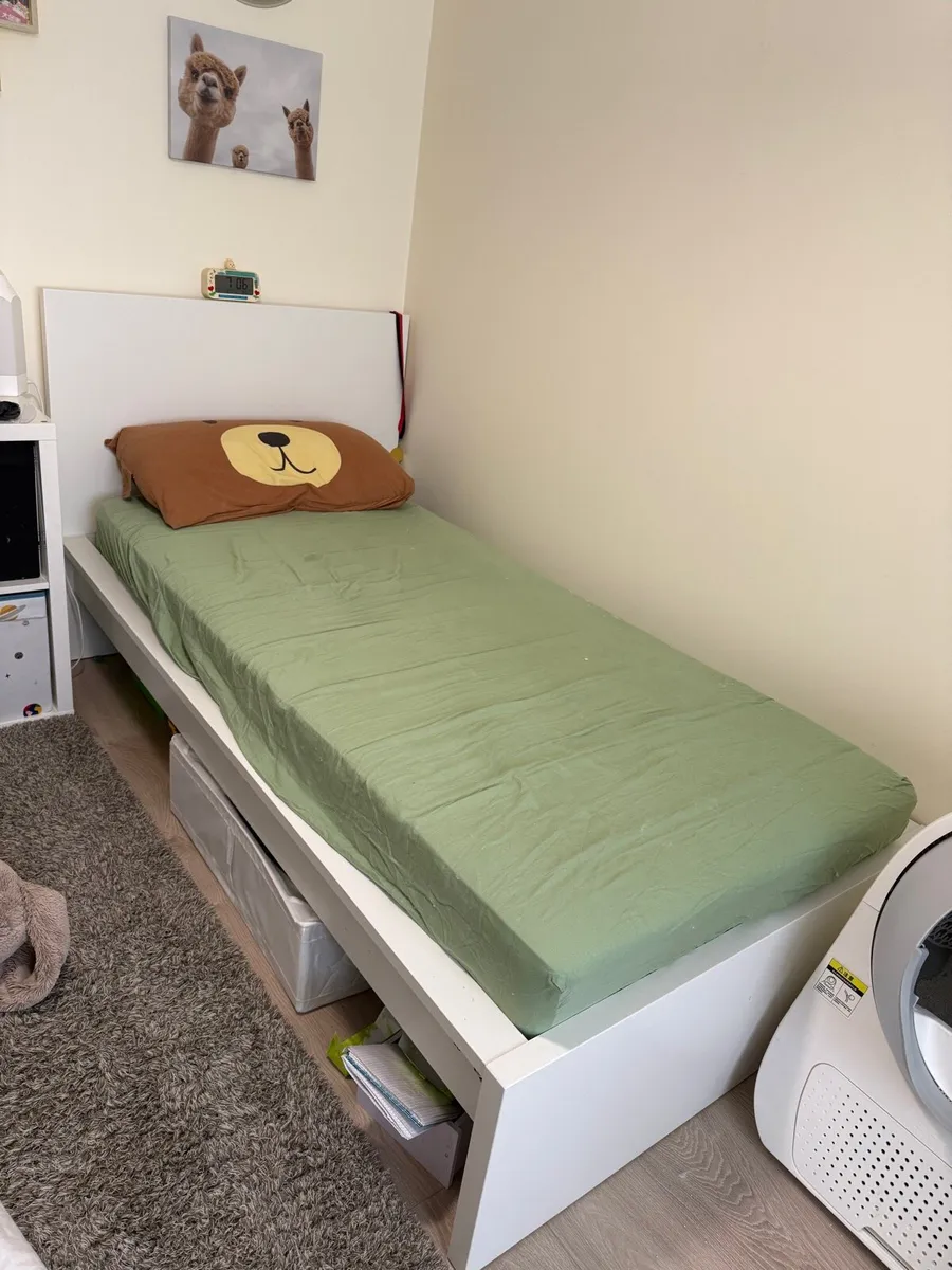 Single bed - Image 2