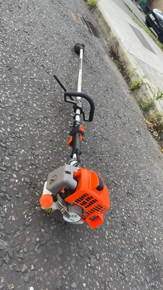 Grass strimmer - Image 1