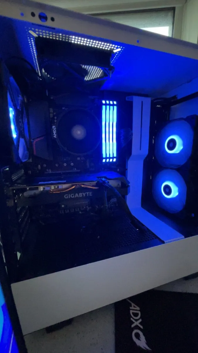 White gaming pc - Image 2