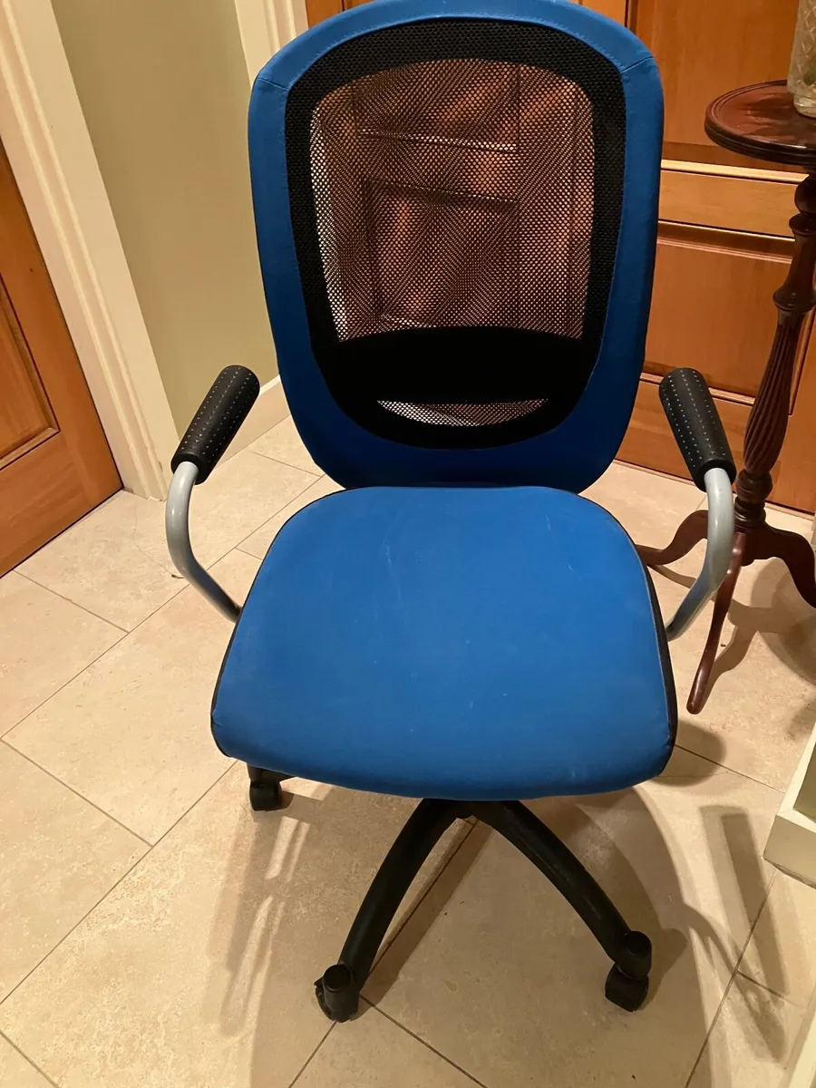 Office chair - Image 1