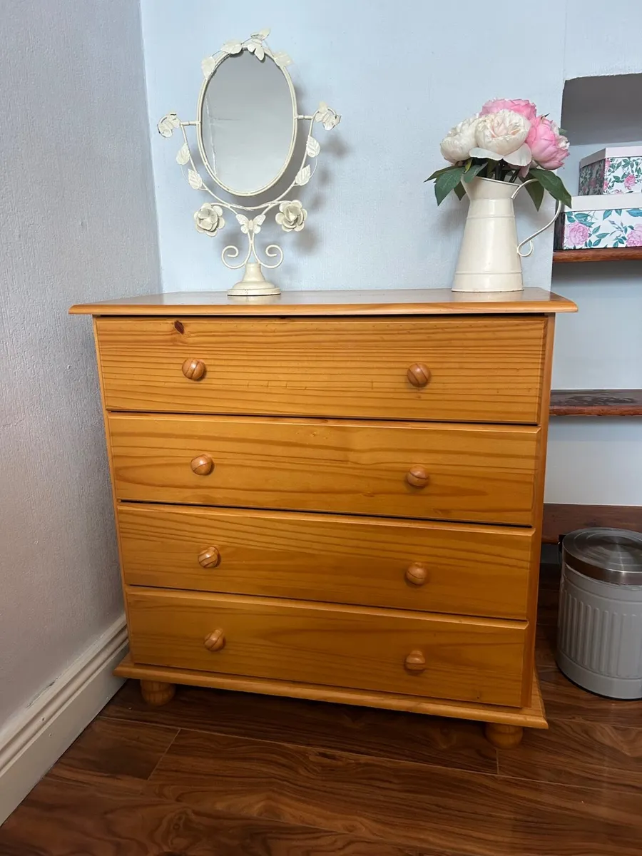 Bedroom furniture - Image 1