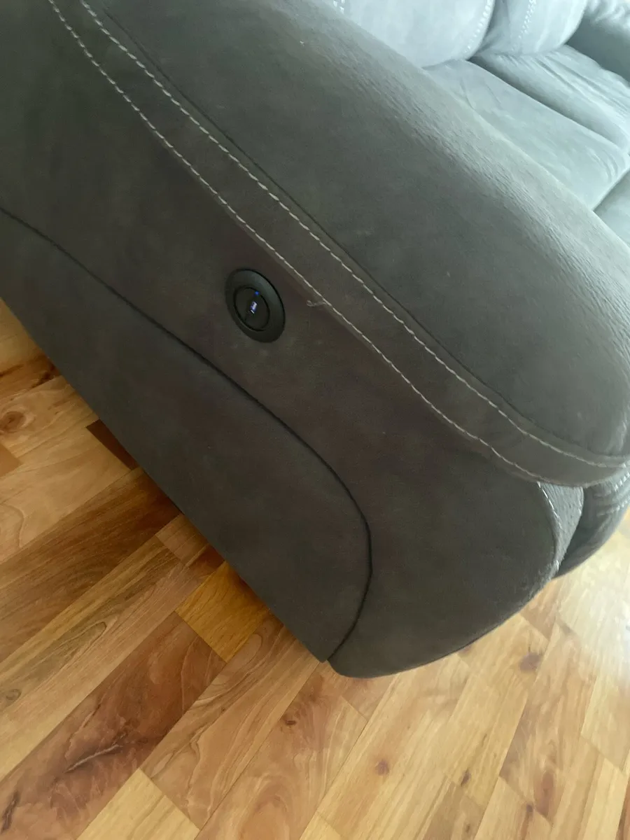 Electric recliner sofa - Image 2