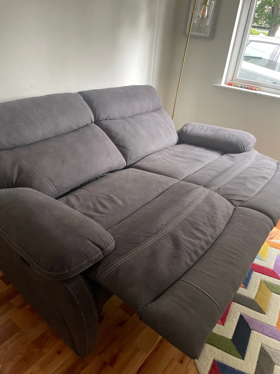 Electric recliner sofa - Image 3