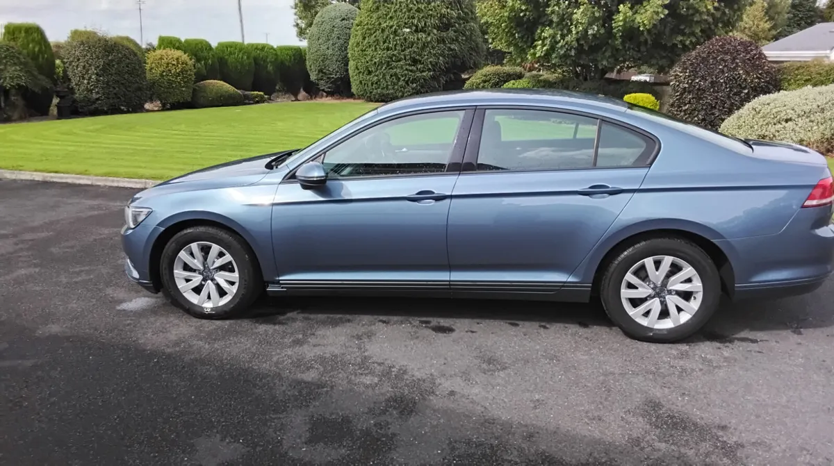 VOLKSWAGON PASSAT 1.6 TDI TRENDLINE - Image 2