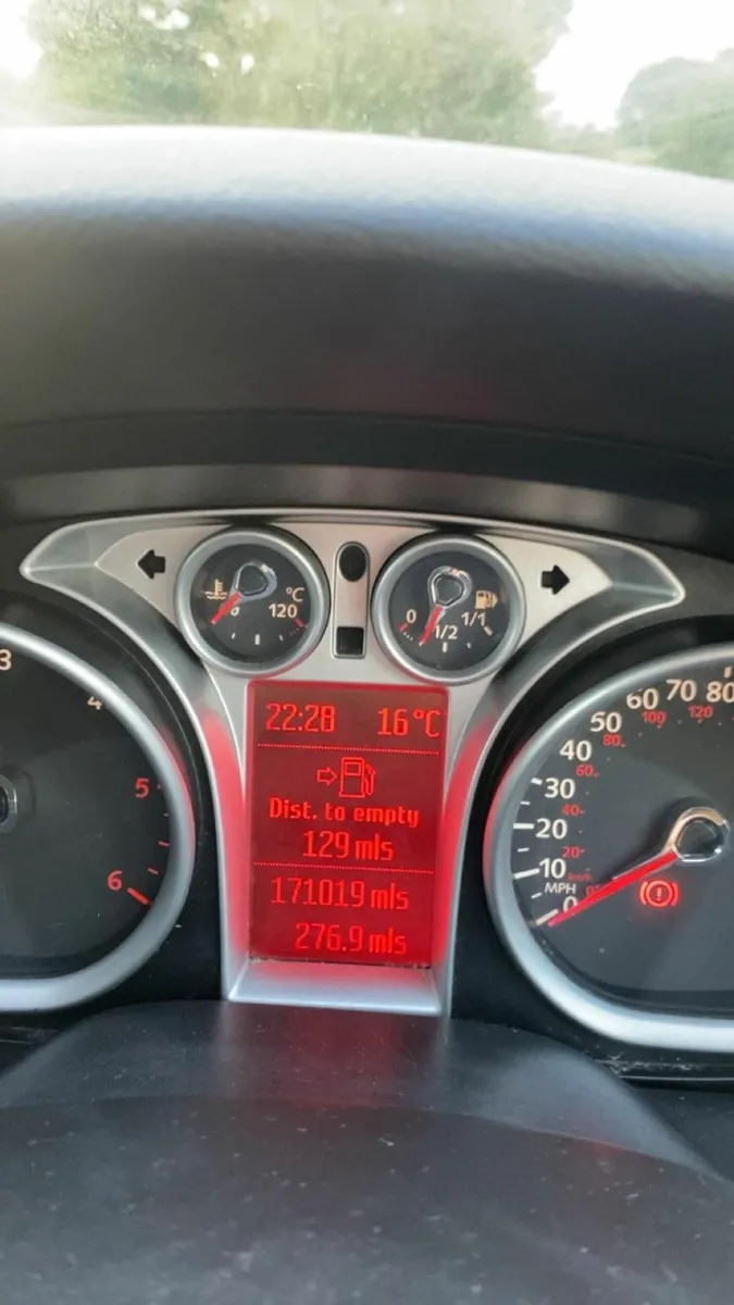 Ford Focus 2011 - Image 2