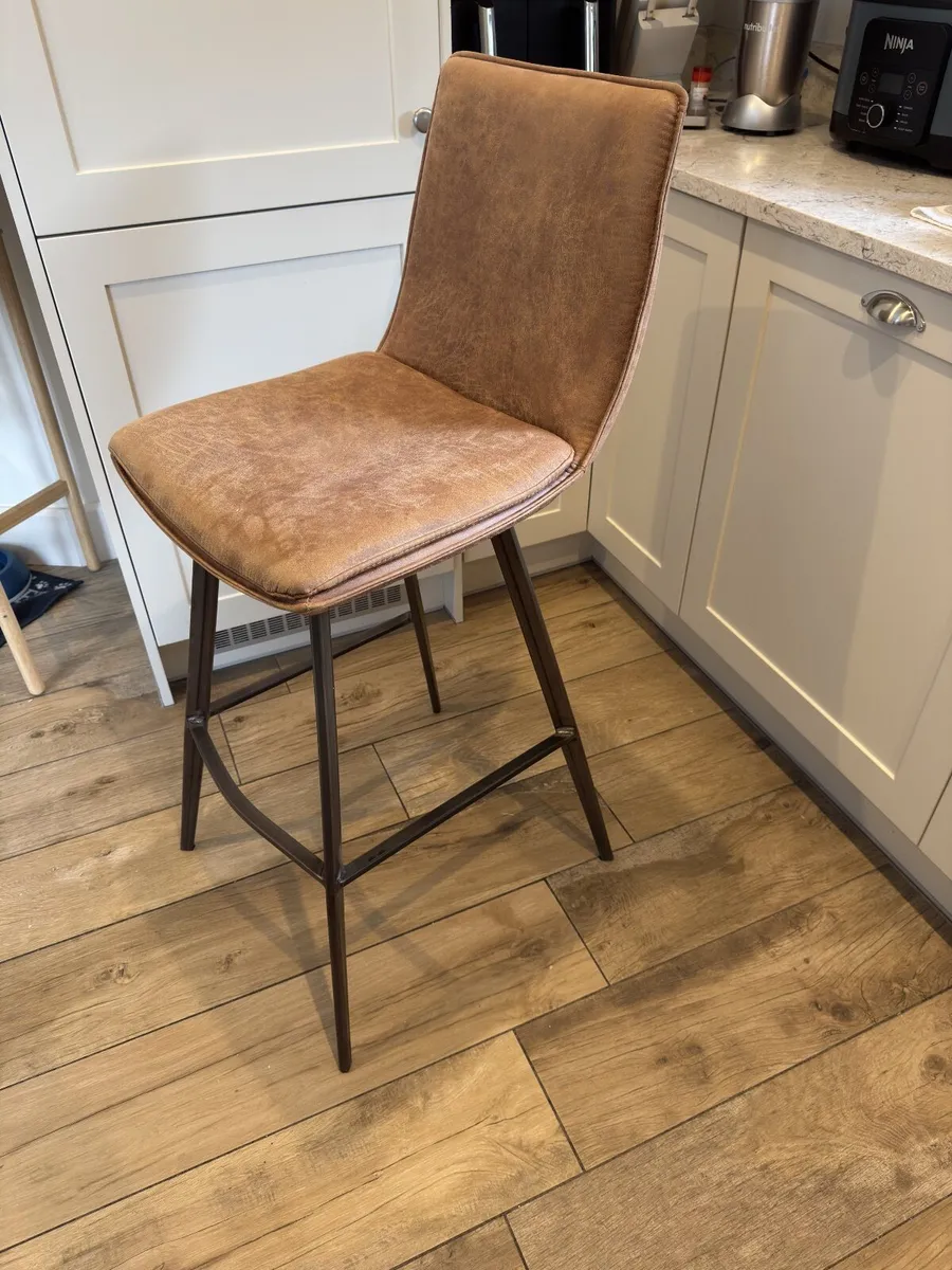 Breakfast stools