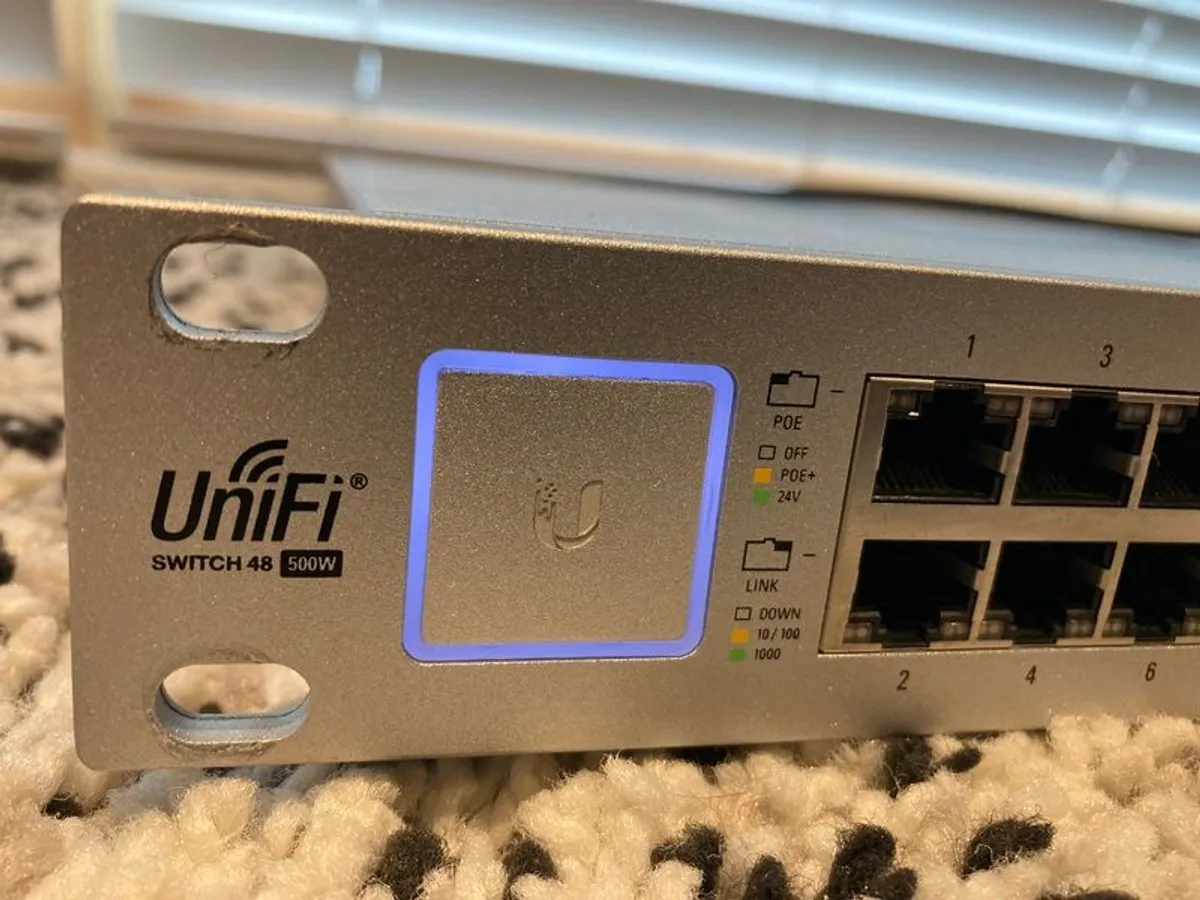 Ubiquiti UniFi 48 PoE Switch - 500W - Image 1