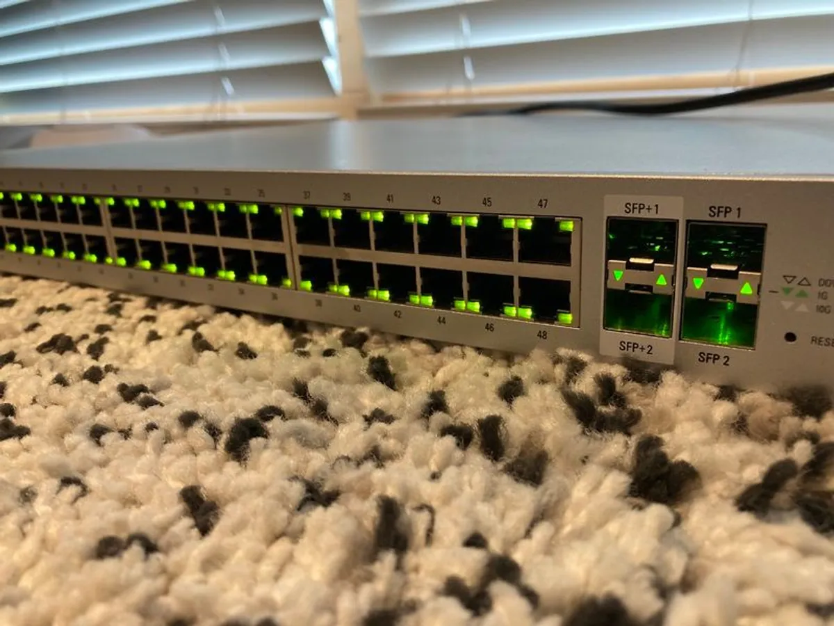 Ubiquiti UniFi 48 PoE Switch - 500W - Image 2