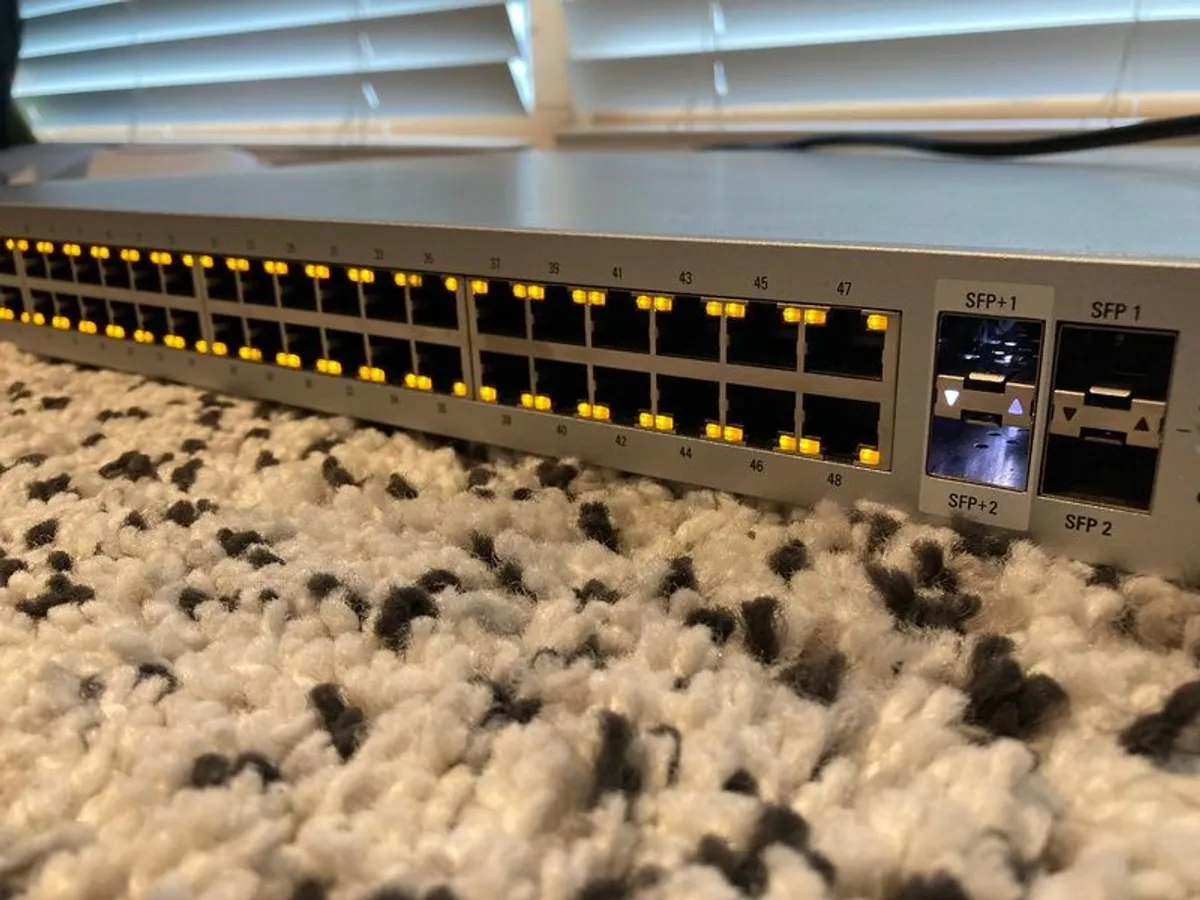 Ubiquiti UniFi 48 PoE Switch - 500W - Image 4