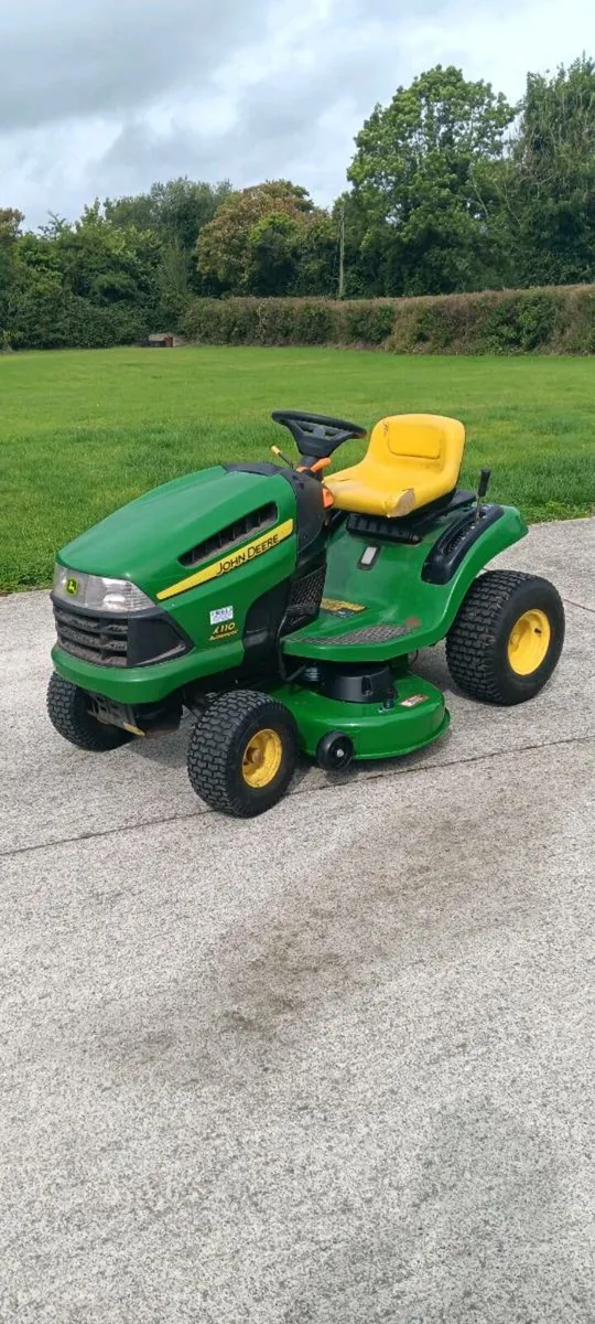 John deere x110 ride on - Image 1