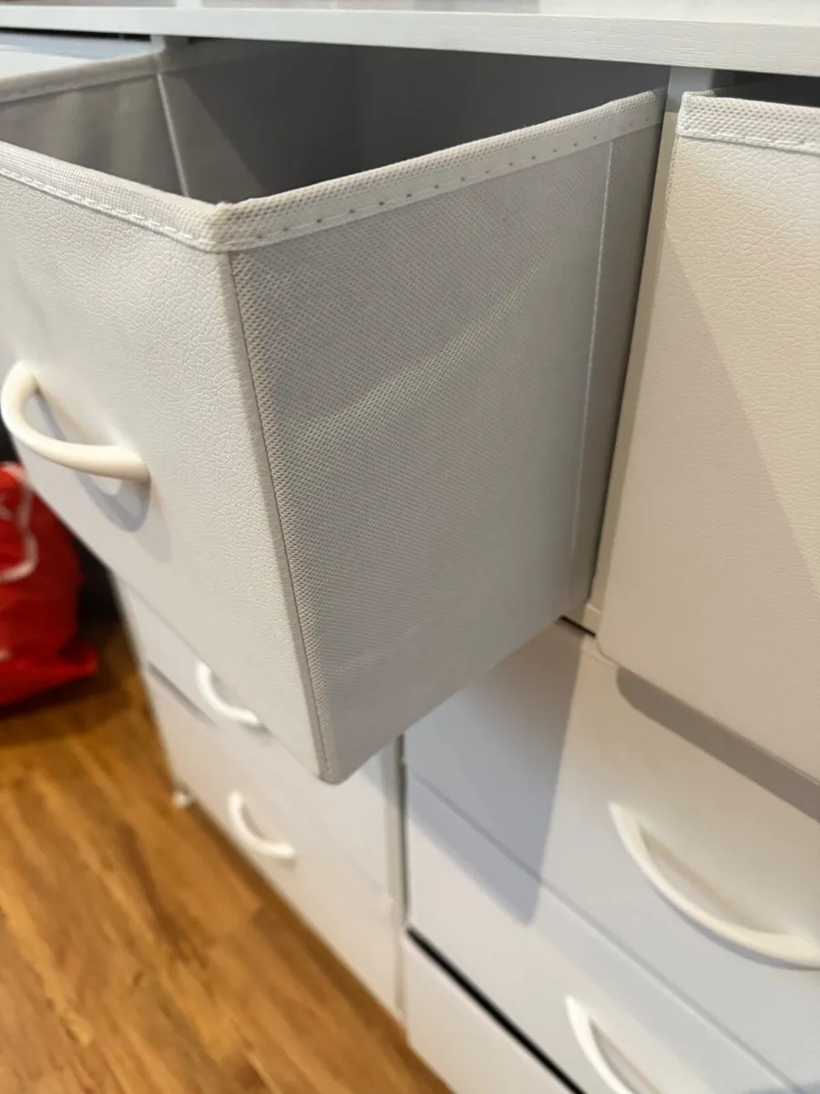Chest of drawers - Image 2
