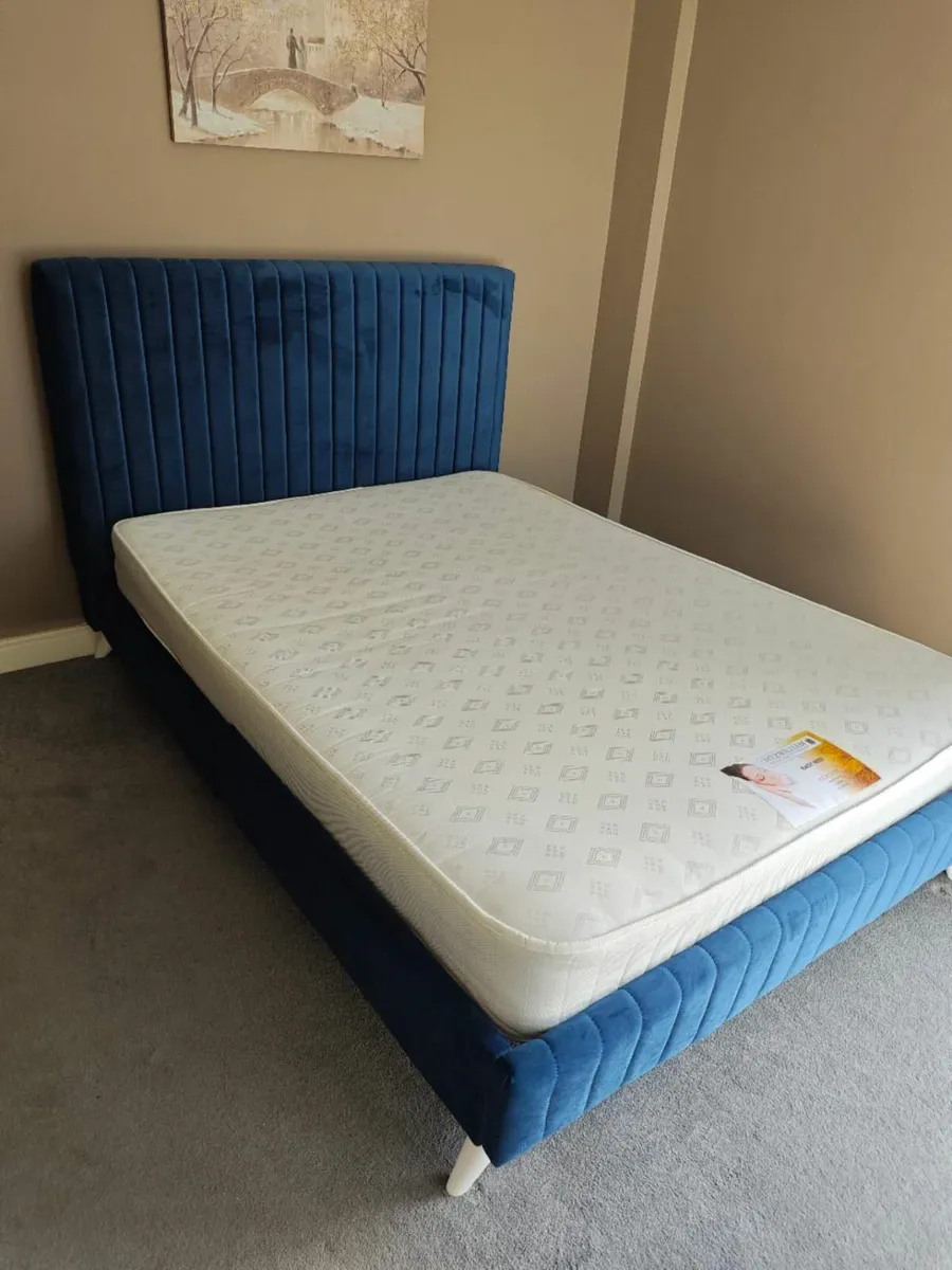 4′ 6 double bed velvet navy blue collect in Dublin - Image 3