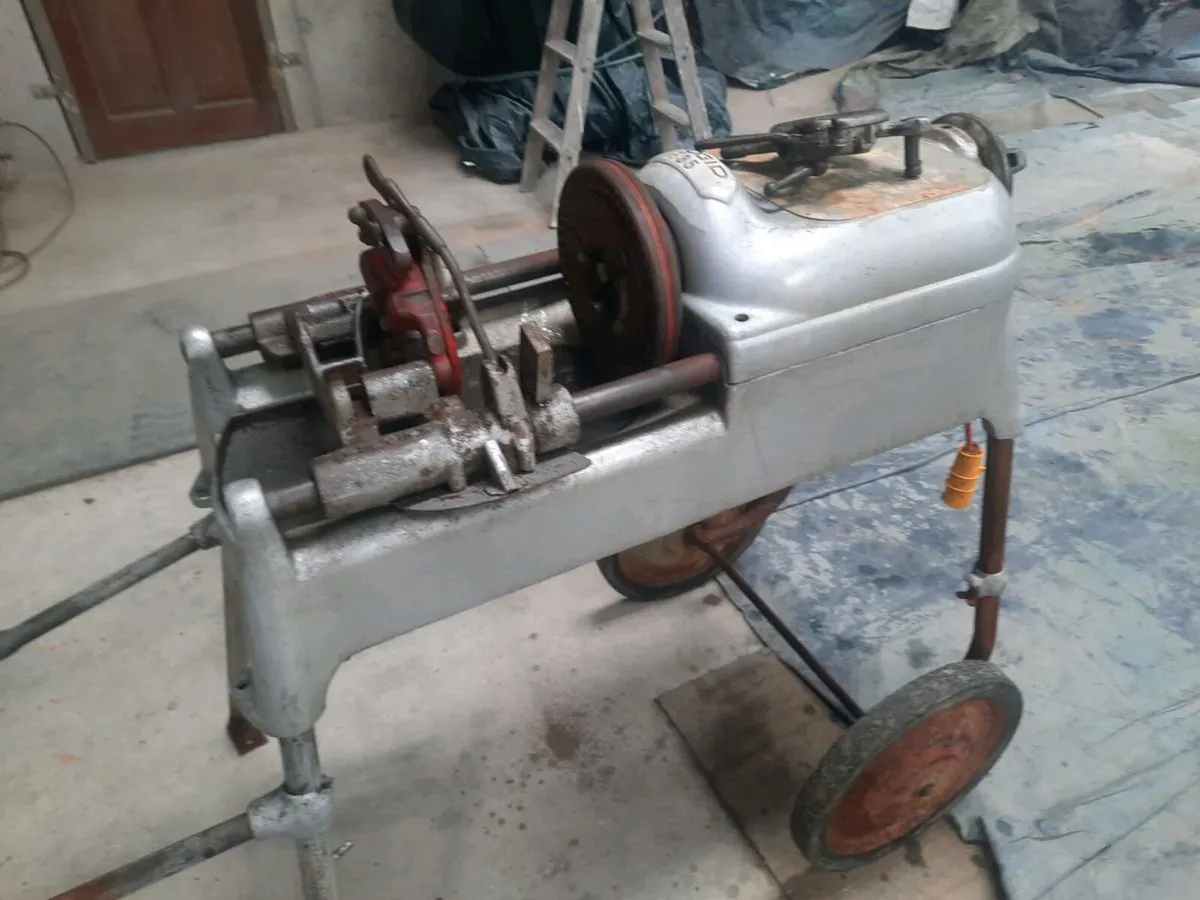Ridgid pipe threading machine - Image 1