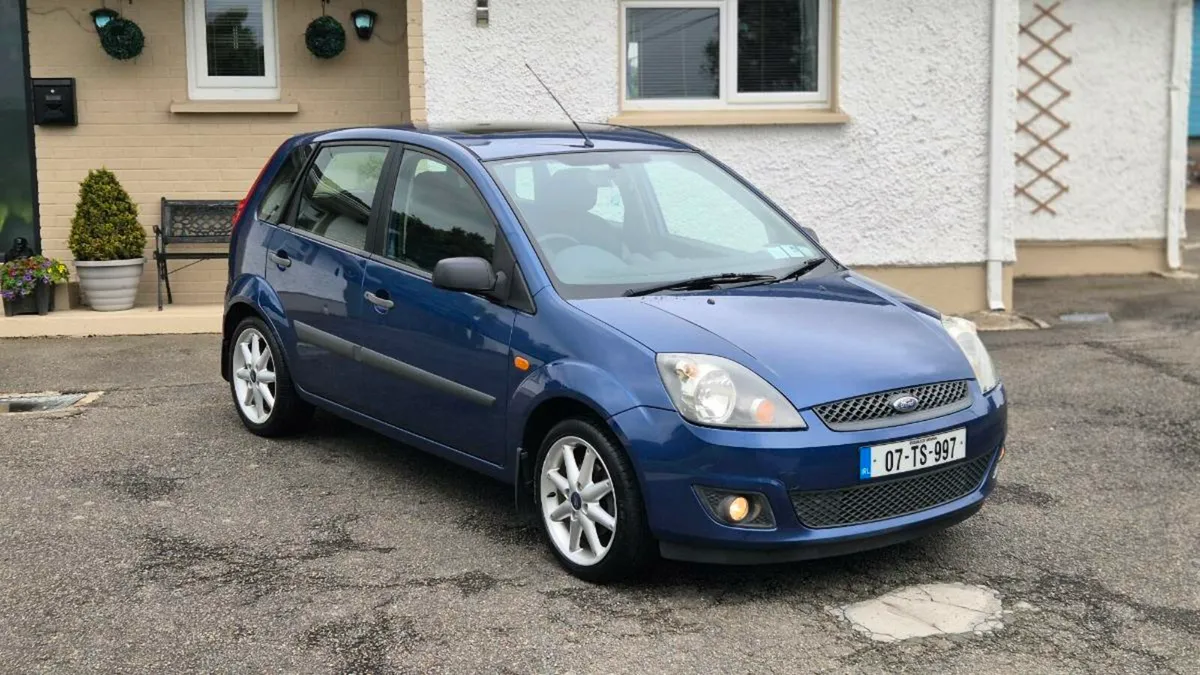 Ford fiesta 1.2 (only 160kms) - Image 4