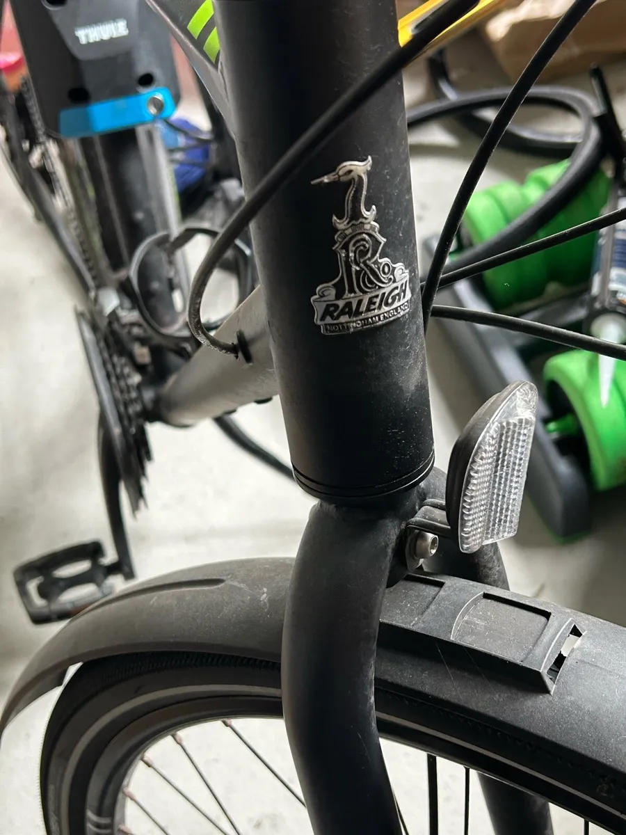 Raleigh Strada hybrid bike for sale - Image 4