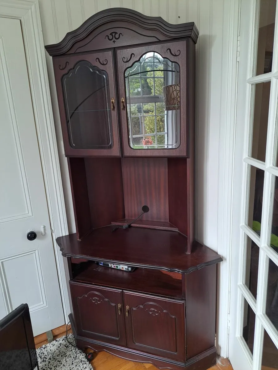 Corner tv unit