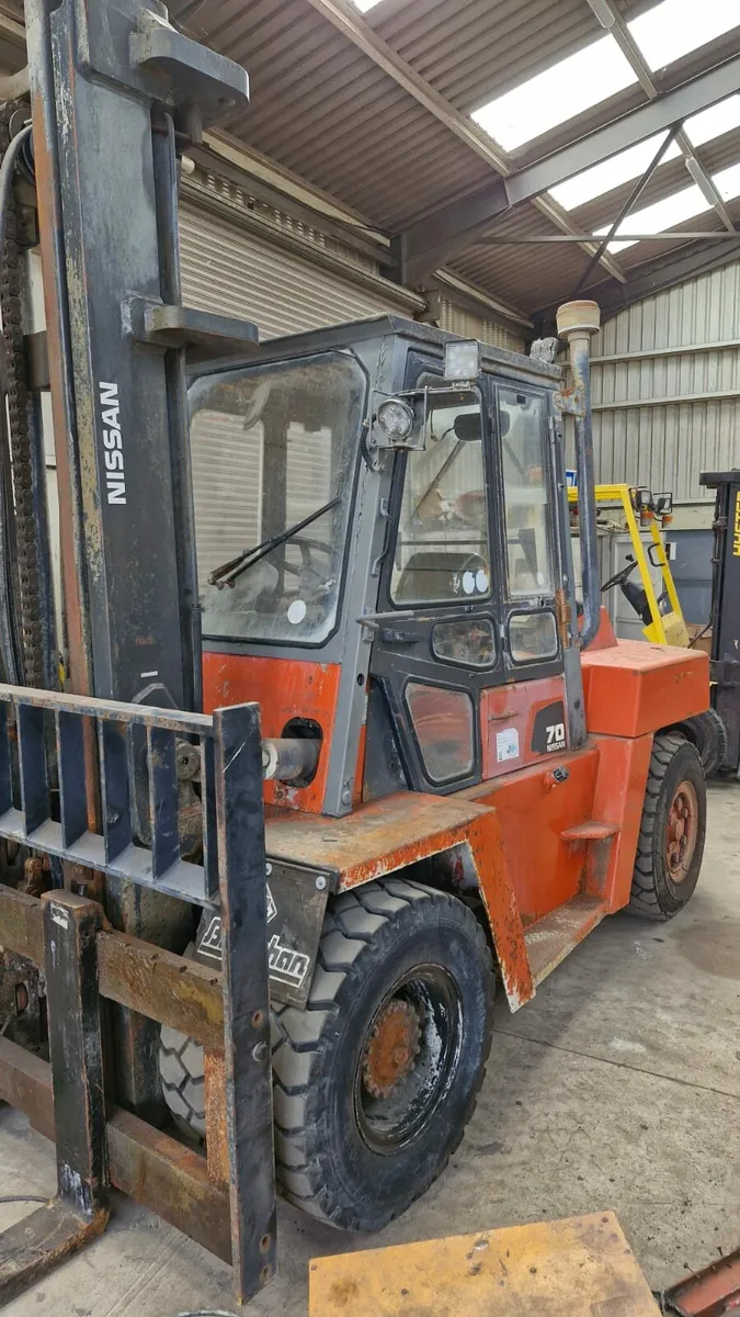 Nissan 7 ton forklift - Image 2
