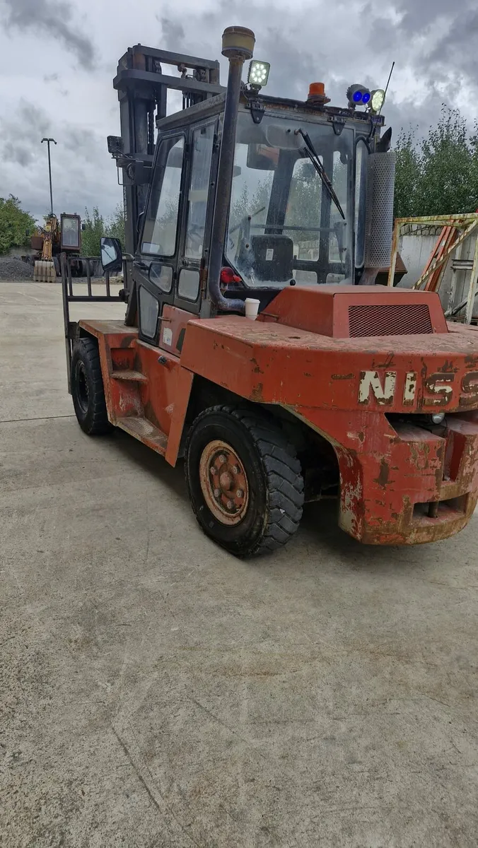 Nissan 7 ton forklift - Image 1