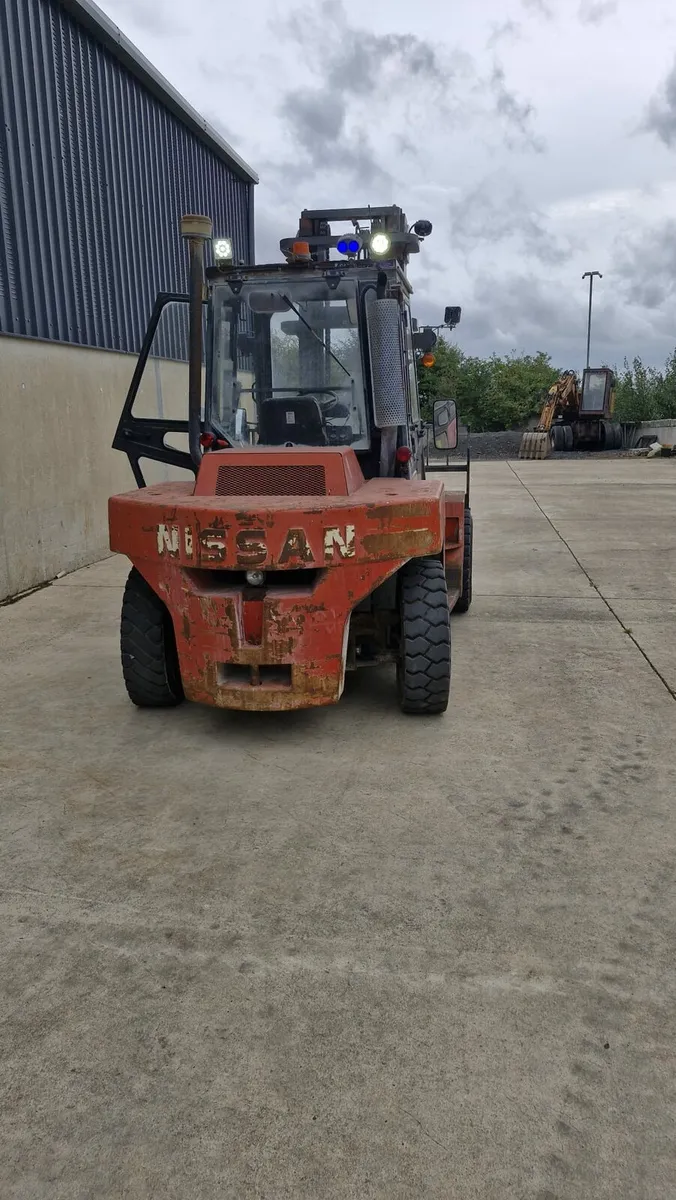 Nissan 7 ton forklift - Image 4
