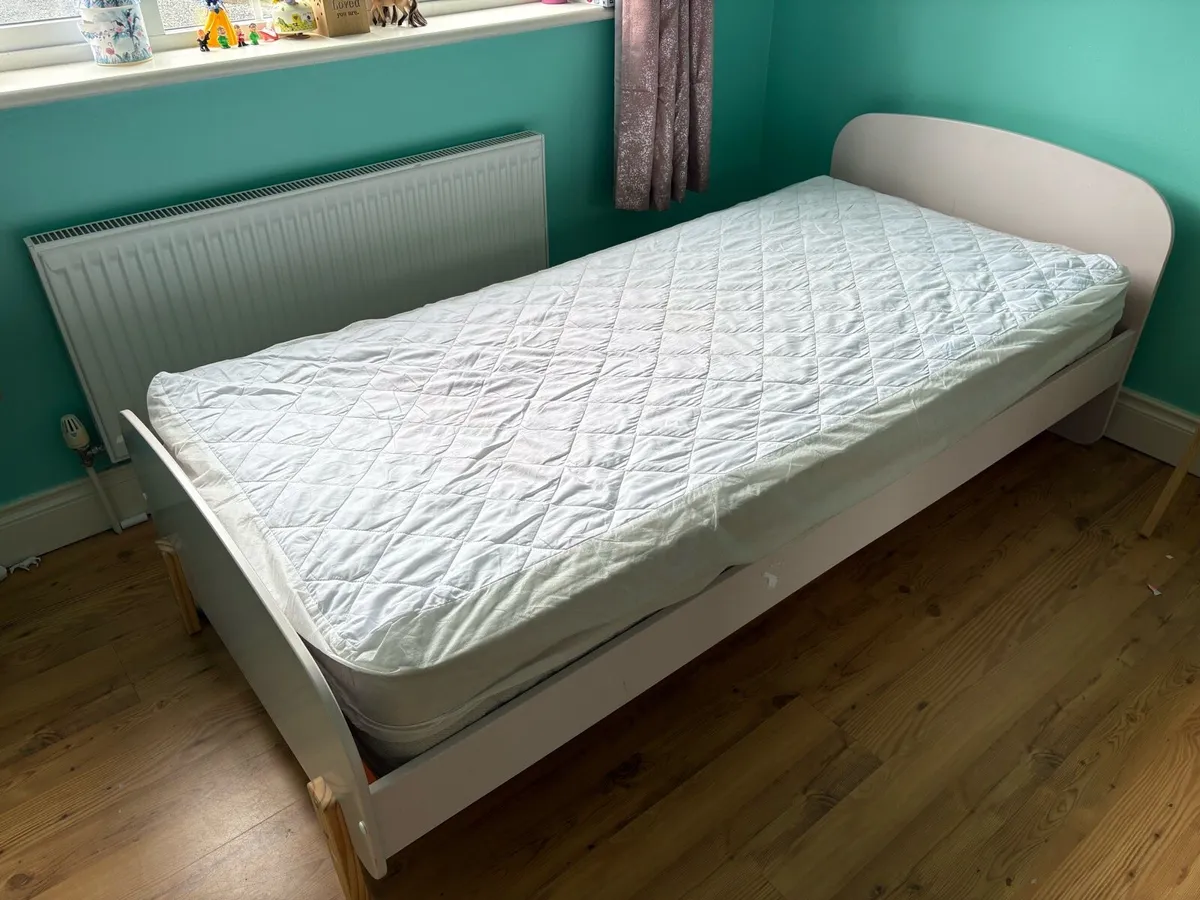 Single bed blush pink - Image 1