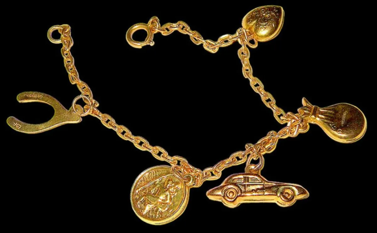 Vintage Hallmarked 9ct Gold Charm Bracelet - Image 2