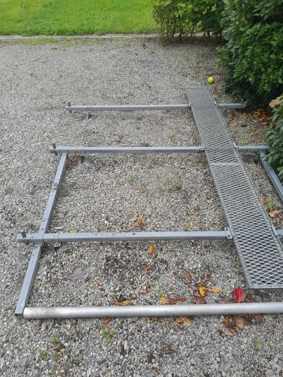 Roof bars and roller for nissan primstar - Image 1
