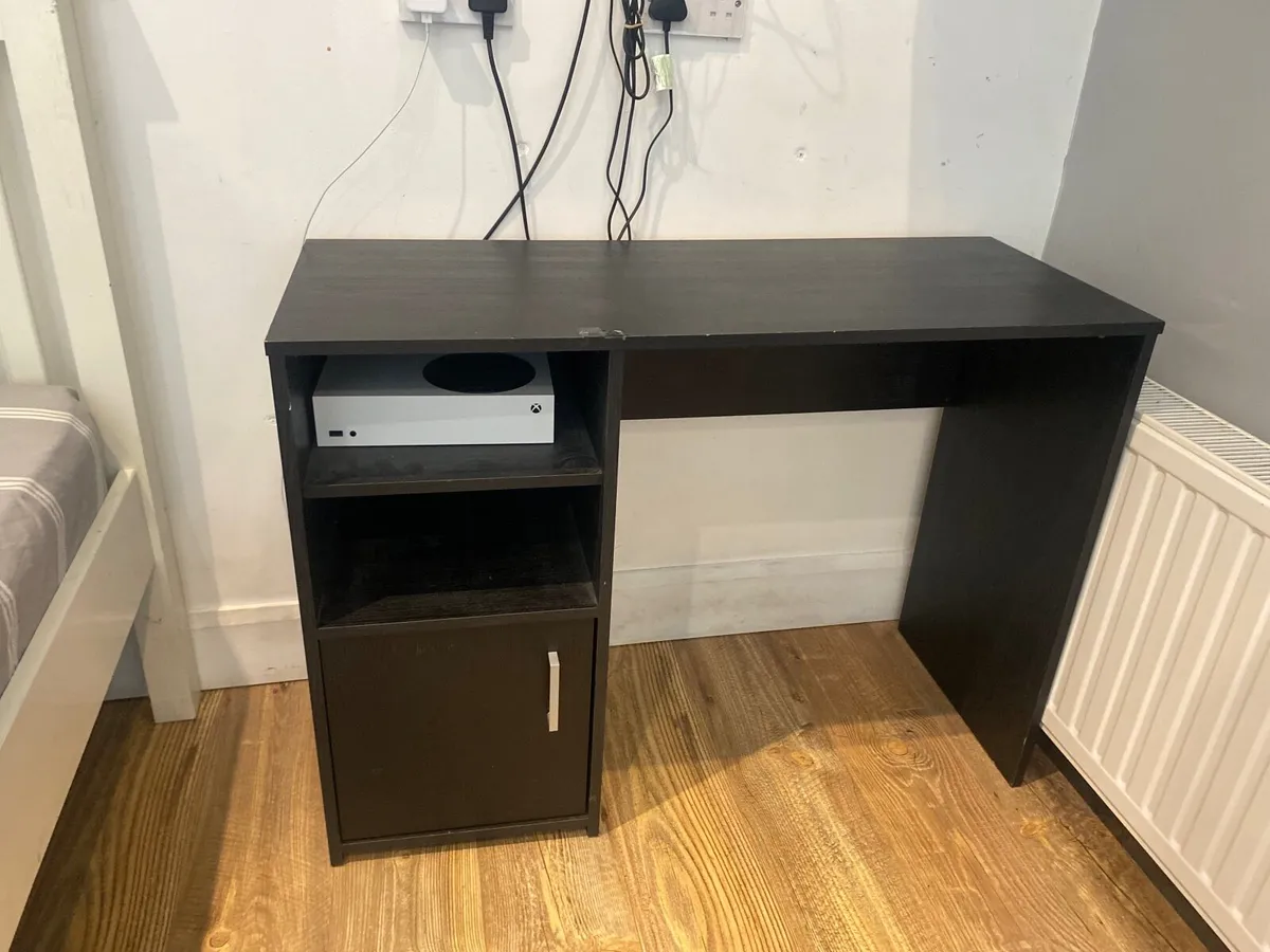 Study desk - Image 1
