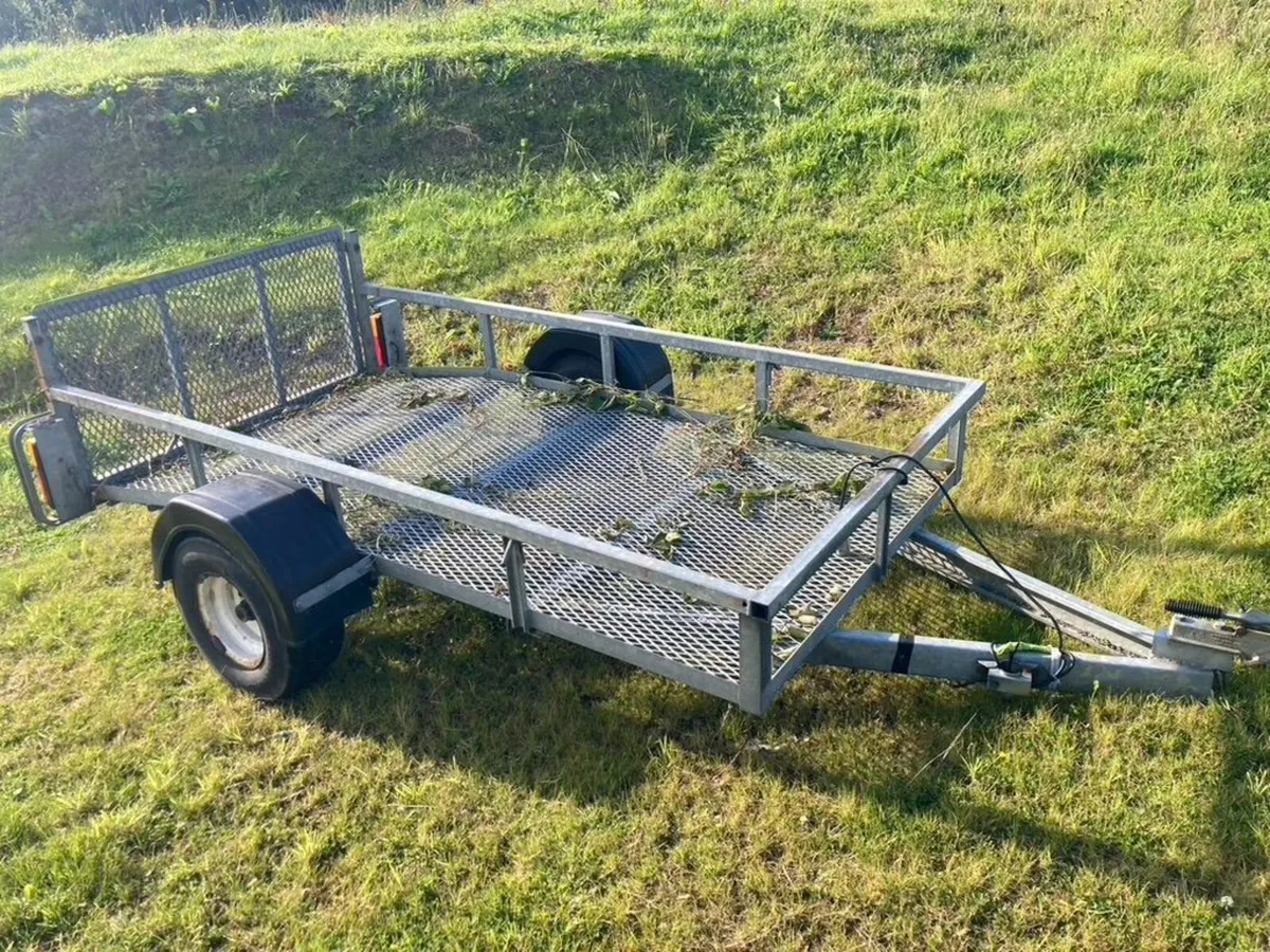 Trailer - Image 1