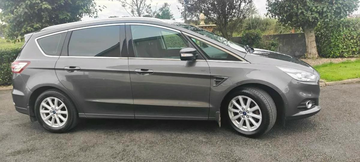 Ford S-MAX - Image 1