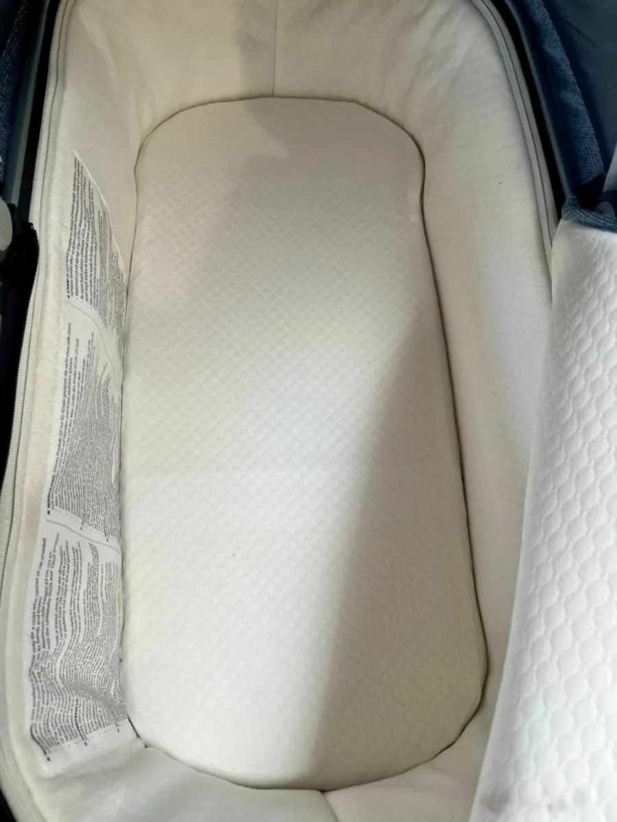 Bay travel system immaculate condition - Image 2