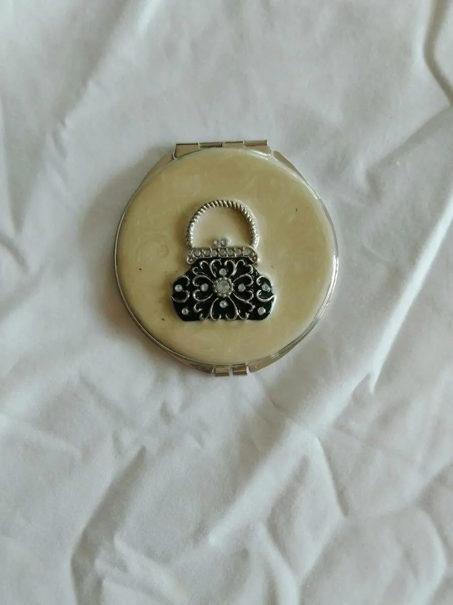 47 powder compacts - Image 4