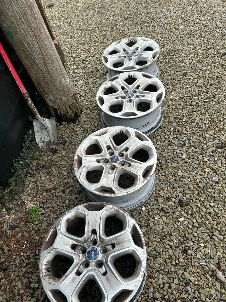 Ford alloy wheel - Image 1