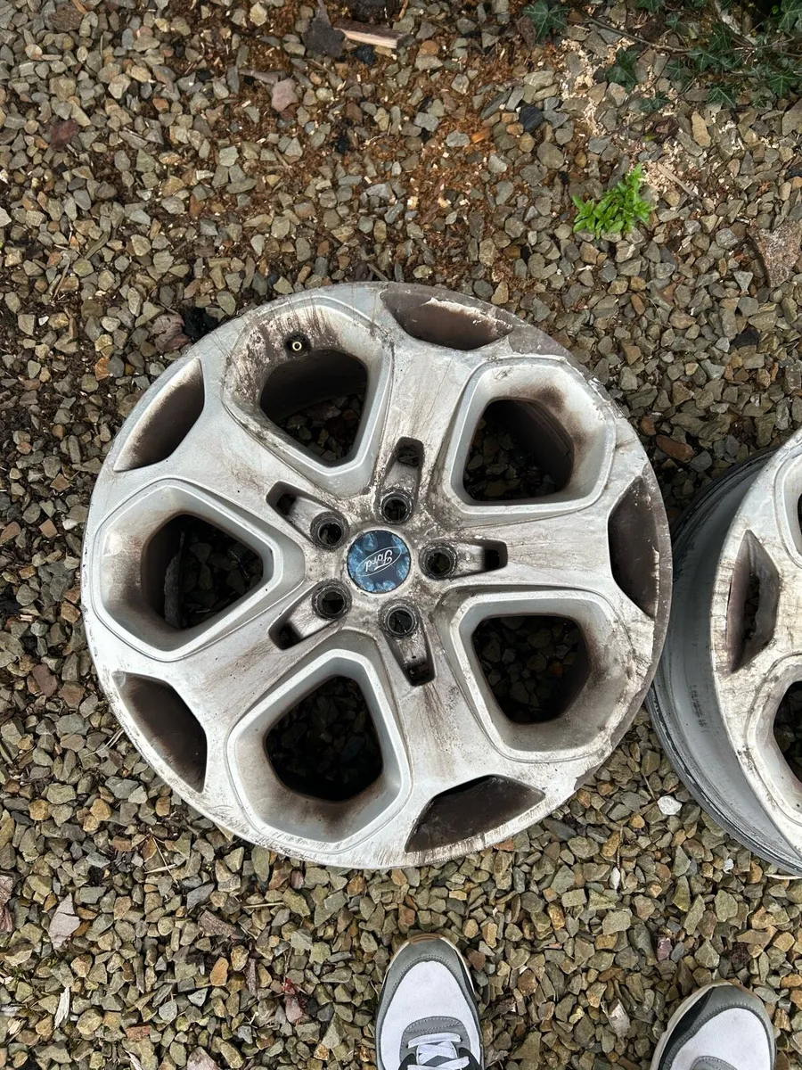Ford alloy wheel - Image 2