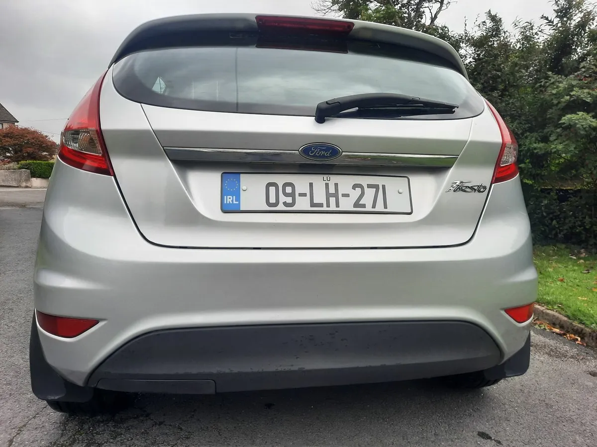 Fiesta 1.25 zetec tax & test - Image 2