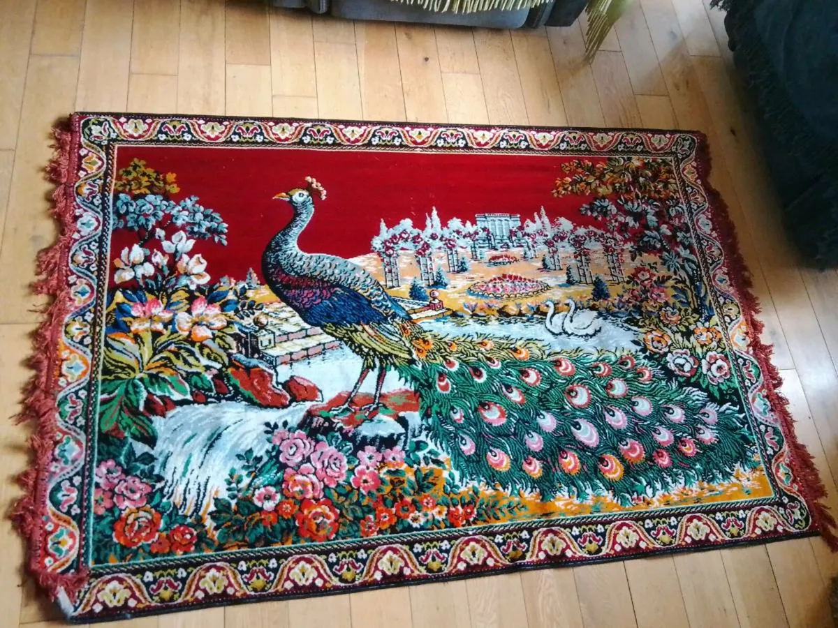 Three  tapestries - Image 1
