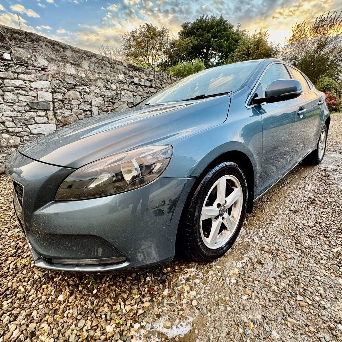 2014 Volvo V40 D2 – Leather – Mechanic Special - Image 2