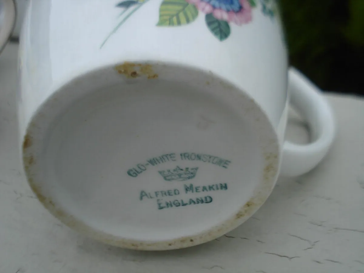 COLLECTION OF IRONSTONE/FINE CHINA JUGS. - Image 3
