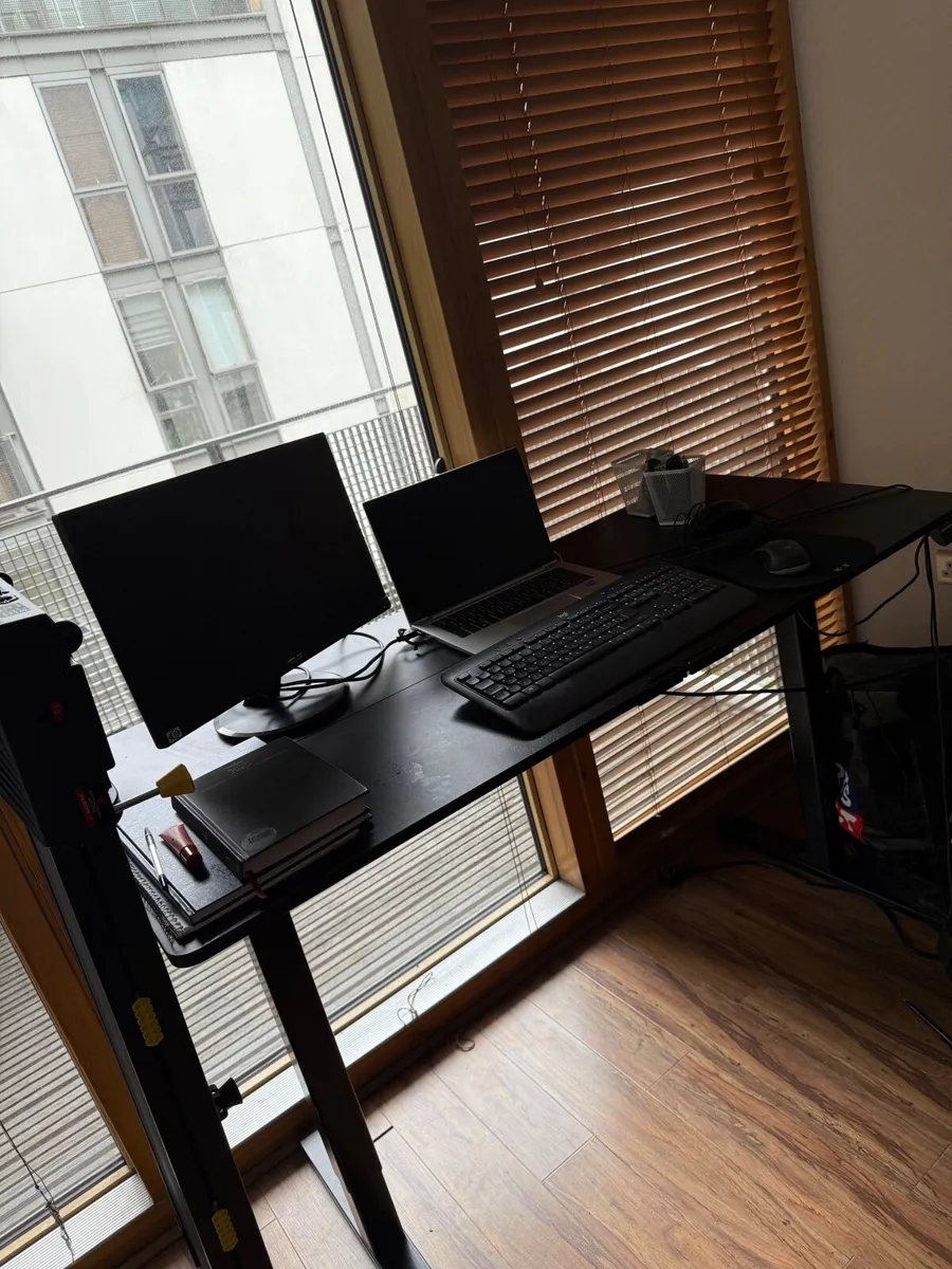 Adjustable desk - Image 2
