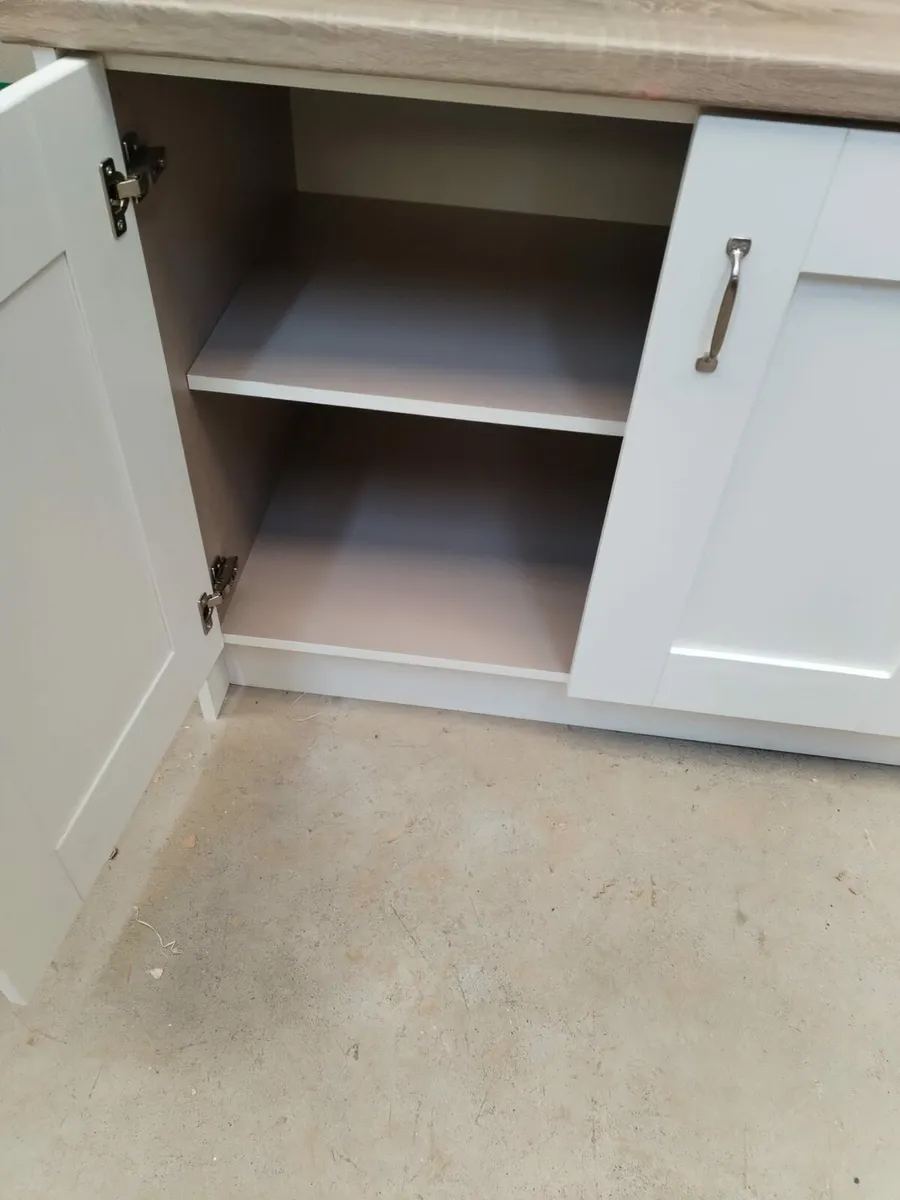 Kitchen island - Image 2