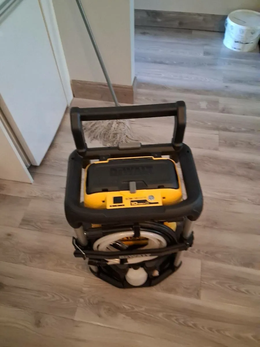 Dewalt battery powered washer - Image 4
