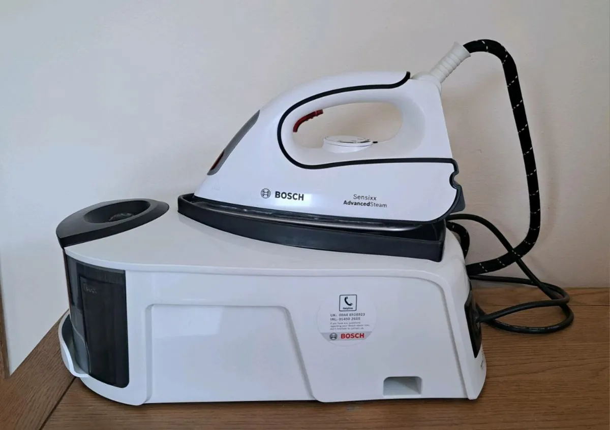 Bosch Steam Iron - Image 1