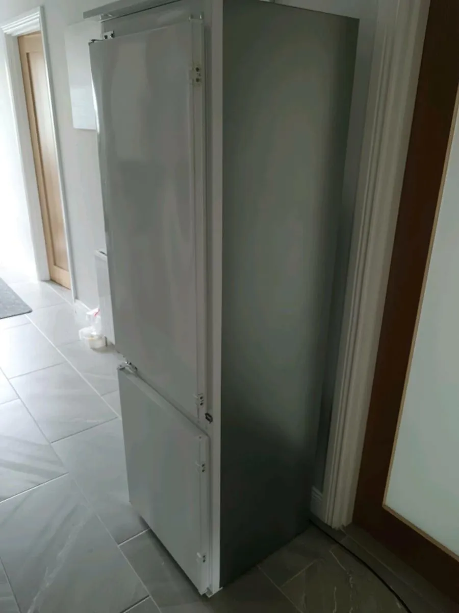 Indesit fridge freezer - Image 2