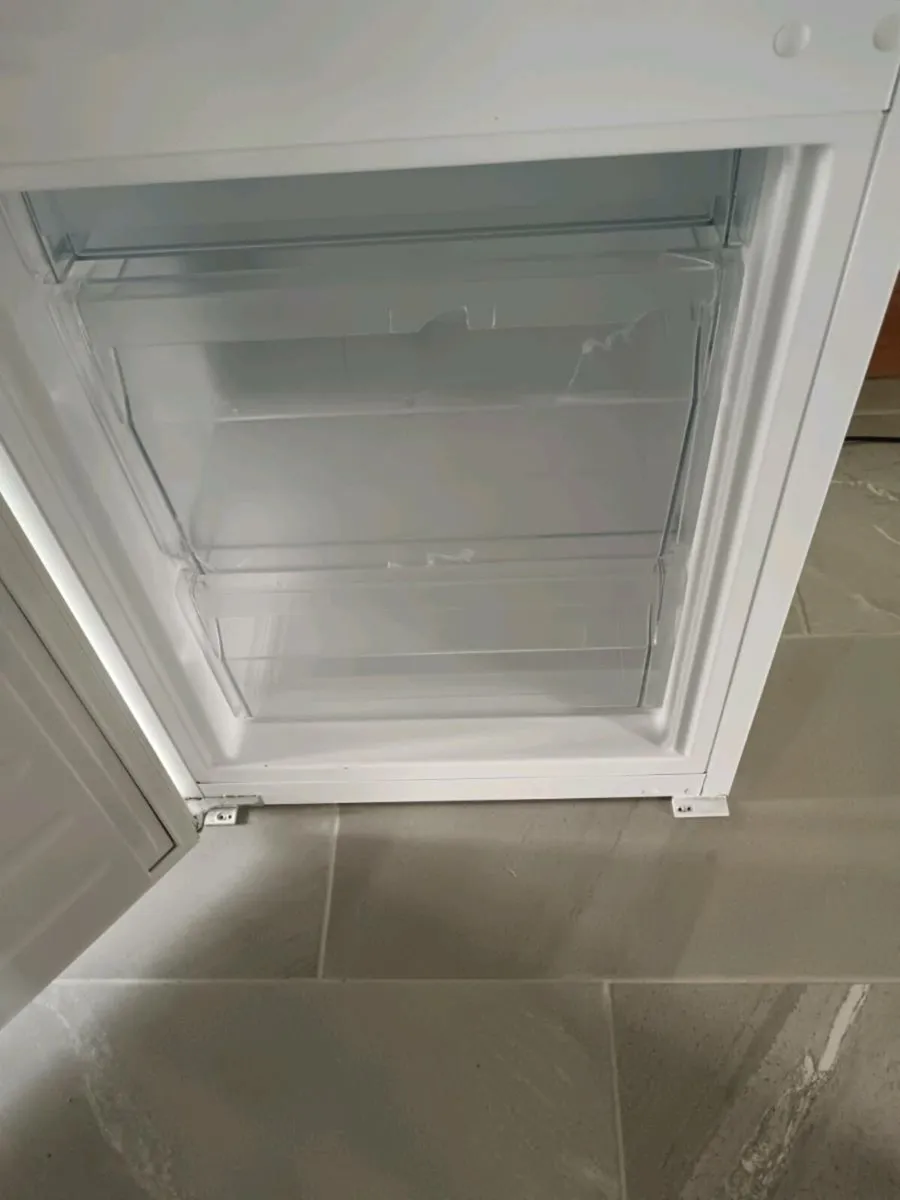 Indesit fridge freezer - Image 3