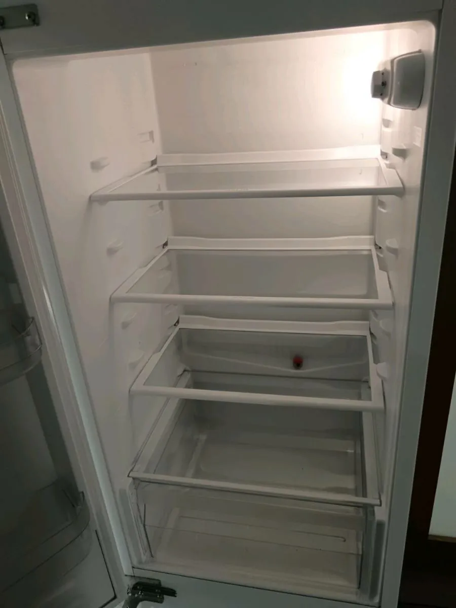 Indesit fridge freezer - Image 4